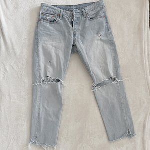 Levi's 501 T Tapered Light Distressed Ripped Fraye